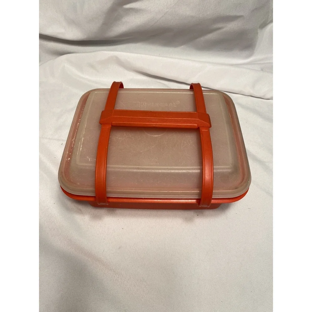 vintage‎ tupperware red container with handle